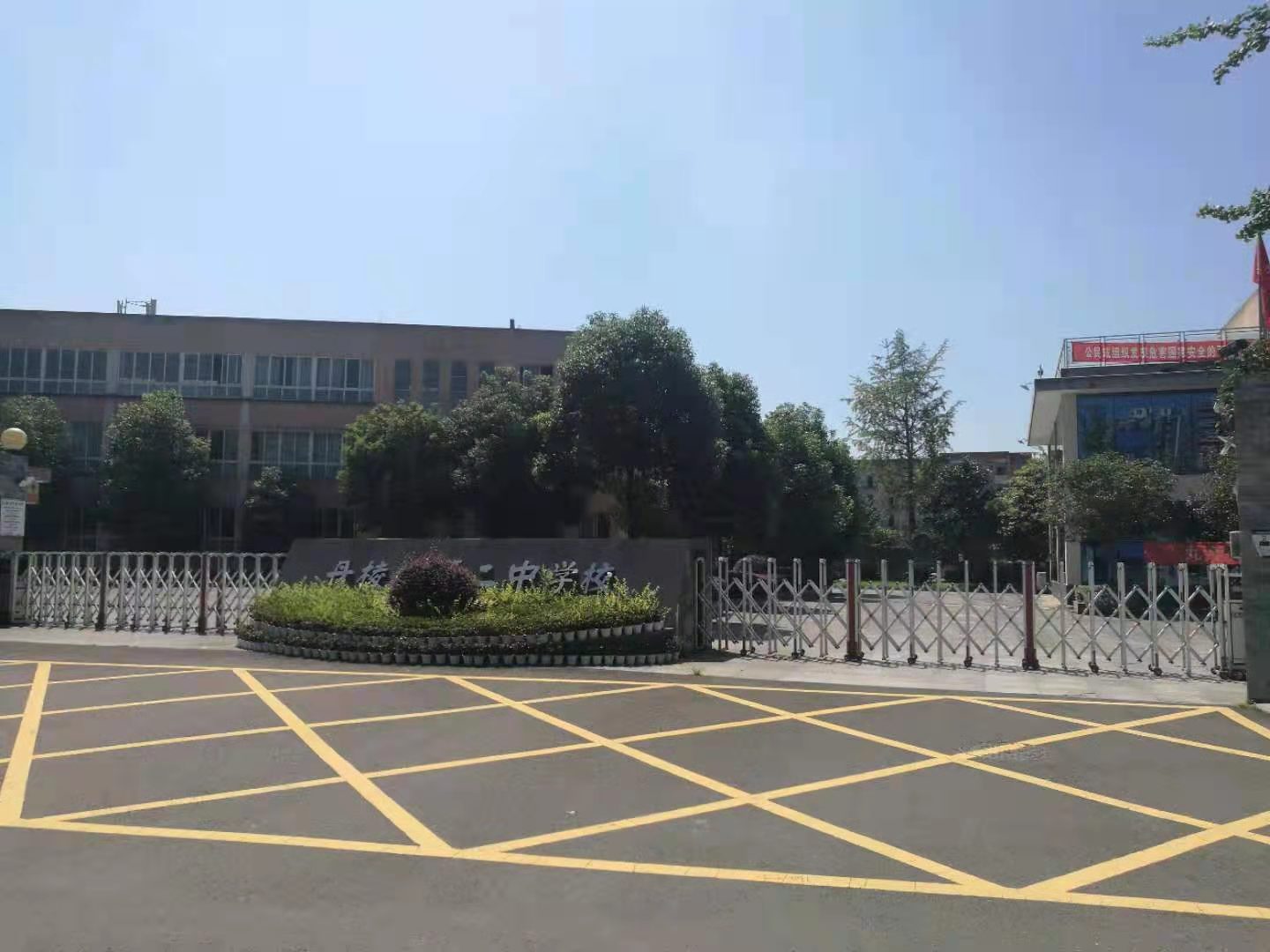 伸縮門、電動(dòng)門
